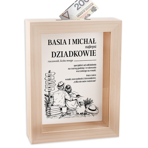 Drewniana skarbonka z definicją dziadków i personalizacją jako prezent na Dzień Babci i Dziadka.