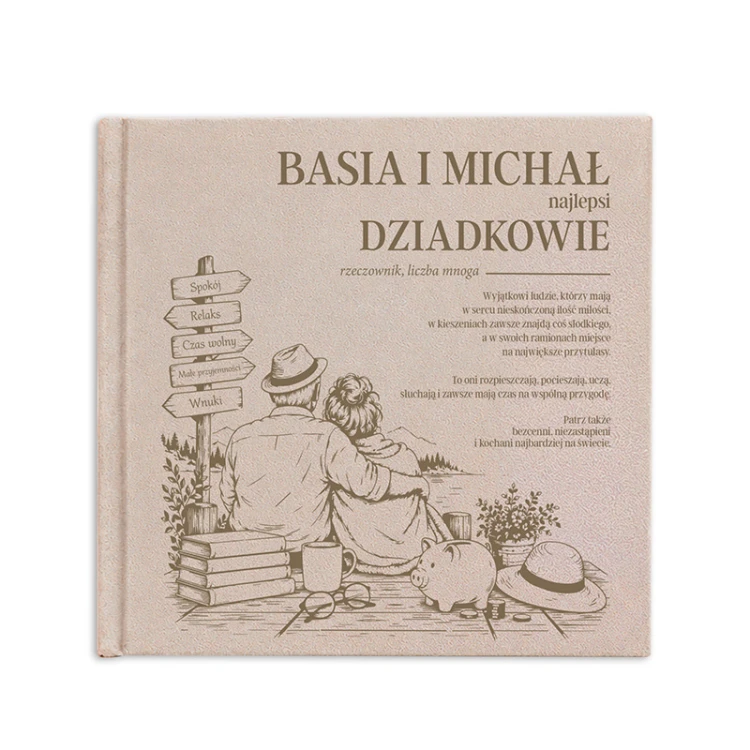Personalizowana księga dla dziadków z imionami na okładce jako prezent od wnuków.