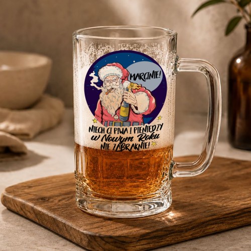 Personalizowany kufel do piwa na Święta i Nowy Rok z imieniem oraz zabawną grafiką Świętego Mikołaja.