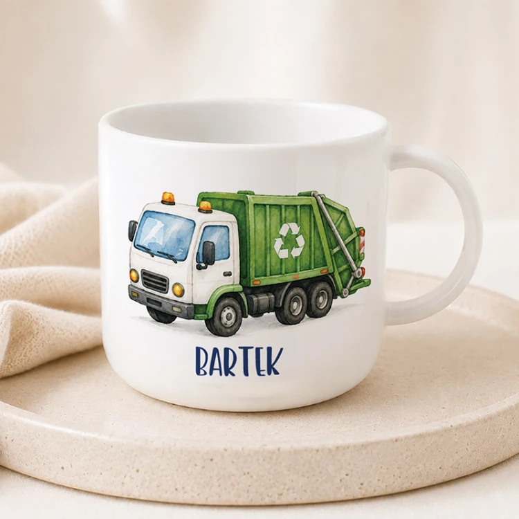 Plastikowy kubek z imieniem dla chłopca z grafiką zielonej śmieciarki.