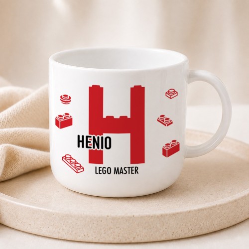 Personalizowany plastikowy kubek z imieniem dla chłopca fana klocków LEGO.