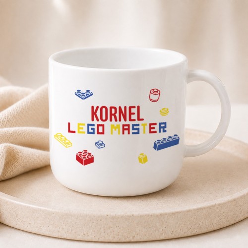 Plastikowy kubek z imieniem dla chłopca miłośnika klocków LEGO.