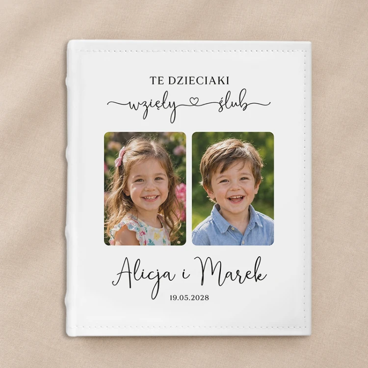 Personalizowany album ślubny ze zdjęciami z dzieciństwa to oryginalny prezent dla pary młodej i piękna pamiątka dnia ślubu.