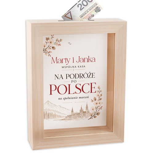 Personalizowana skarbonka z imionami pary pomaga odkładać pieniądze na weekendowe wypady, wakacje i spontaniczne podróże po kraju.