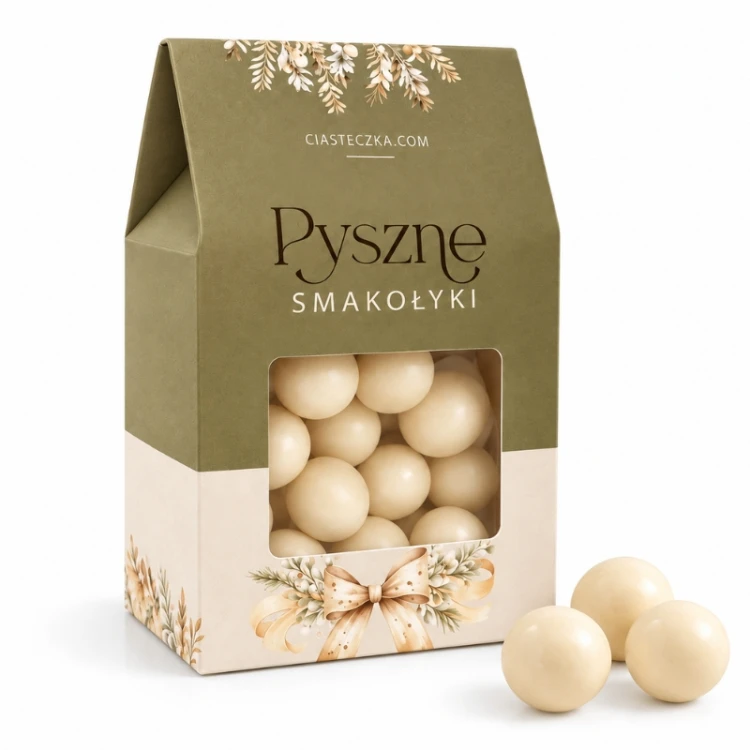 Słodki upominek w pudełku z okienkiem pięknie prezentuje się przy nakryciu na weselnym stole.