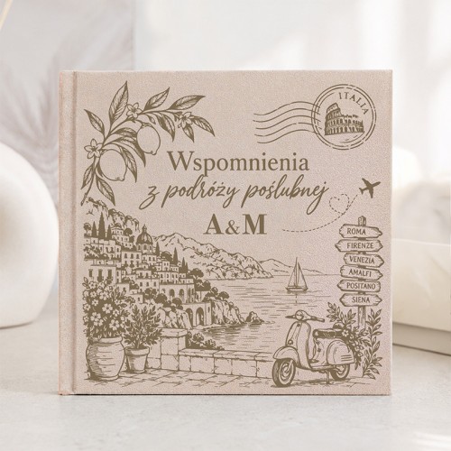 Welurowy album z grubymi białymi kartami przeznaczonymi na zdjęcia i wspomnienia.
