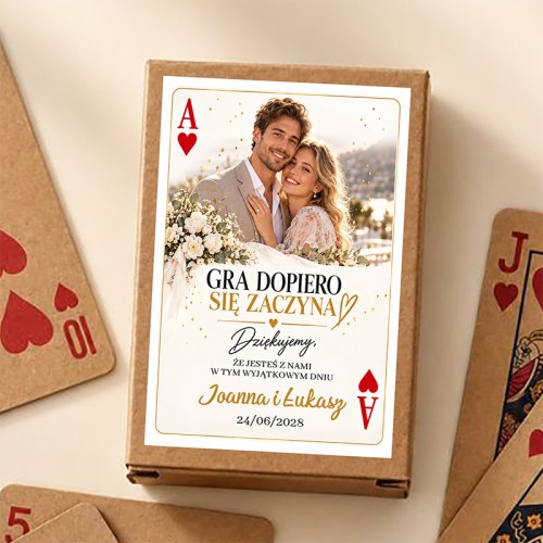 Karty do gry ze zdjęciem Pary Młodej jako personalizowane podziękowanie dla gości weselnych.