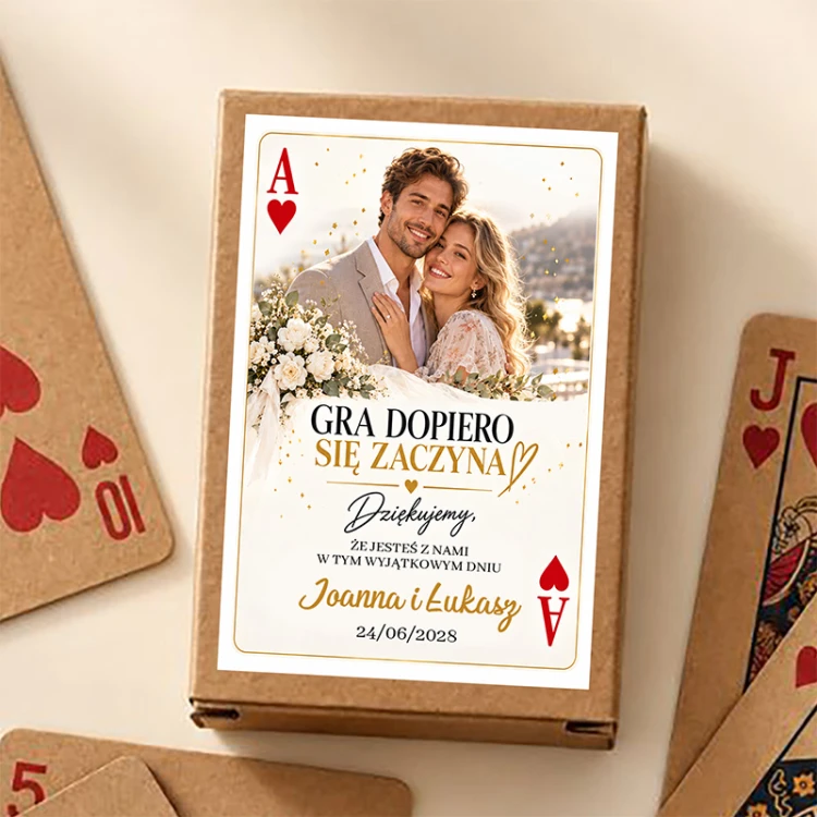 Karty do gry ze zdjęciem Pary Młodej jako personalizowane podziękowanie dla gości weselnych.