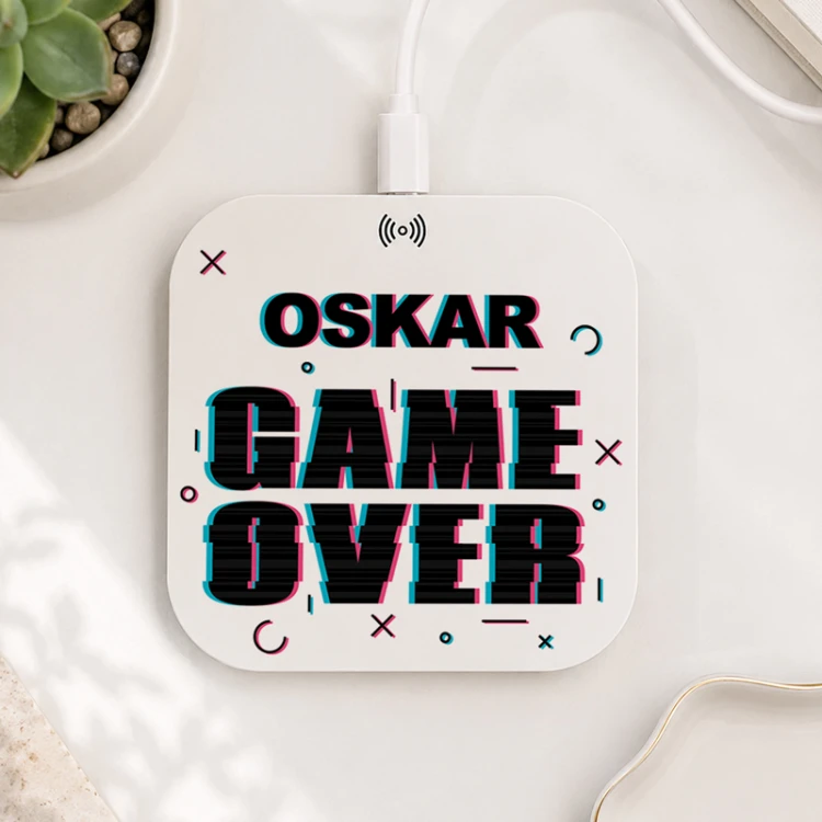 Personalizowana ładowarka indukcyjna Game Over z imieniem, zabawny prezent dla gracza na wieczór kawalerski, urodziny lub inną okazję.