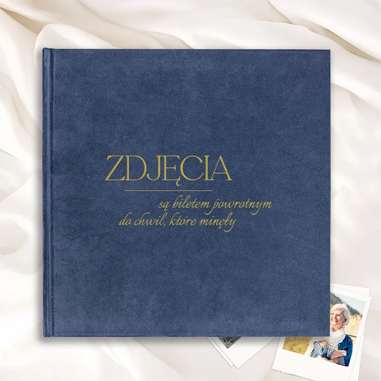 Ekskluzywny album welurowy na zdjęcia z cytatem, idealny na rodzinne fotografie