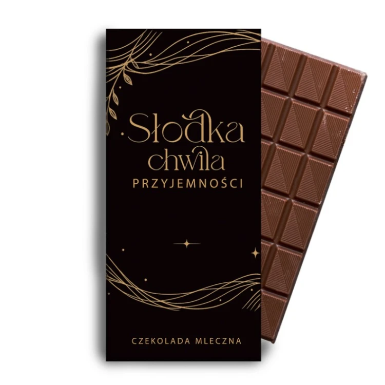 Czekolada z napisem „Słodka chwila przyjemności” sprawdzi się jako drobny upominek dla bliskiej osoby.