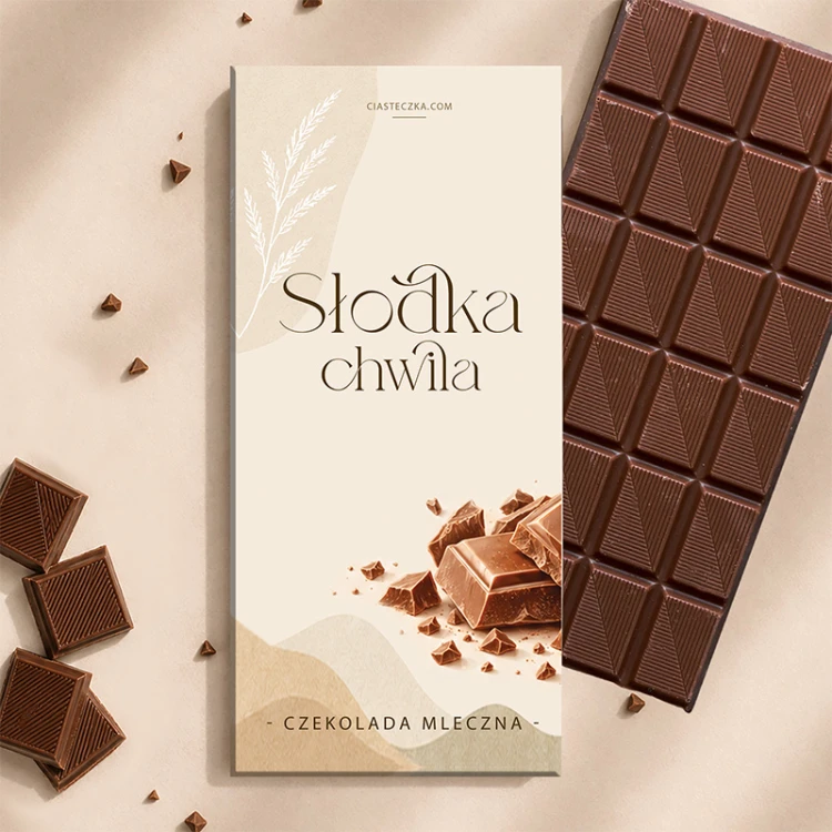 Mleczna czekolada w jasnym pudełku „Słodka chwila” to elegancki słodki upominek na wiele okazji.