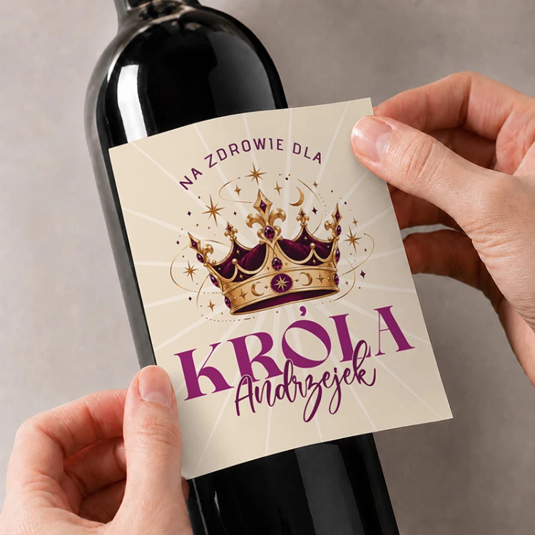 Etykieta na alkohol „Król Andrzejek” to zabawny dodatek do prezentu na imieniny Andrzeja.
