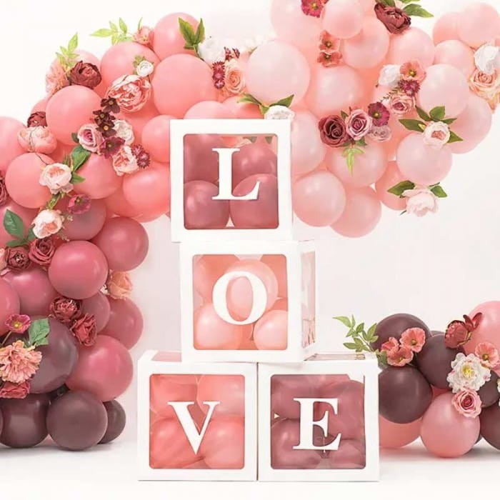 PUDEŁKA na balony białe z napisem LOVE 4szt.