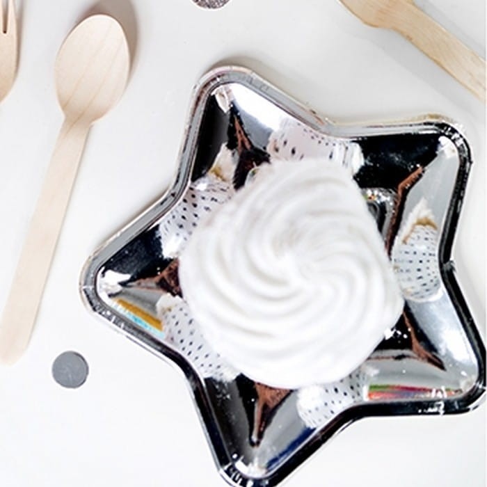 TALERZYKI papierowe metalizowane Gwiazdka 6szt SREBRNE