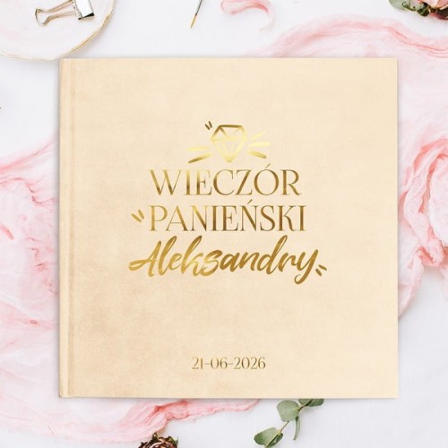 Kremowy album na wieczór panieński z personalizowanym złotym napisem i datą wydarzenia.