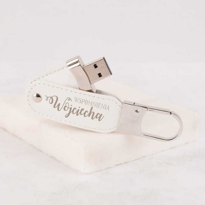 PENDRIVE skórzany z grawerem w drewnianym pudełku Prezent Urodzinowy