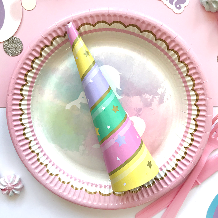 CZAPECZKI Rogi Jednorożca tęczowe 18cm 8szt