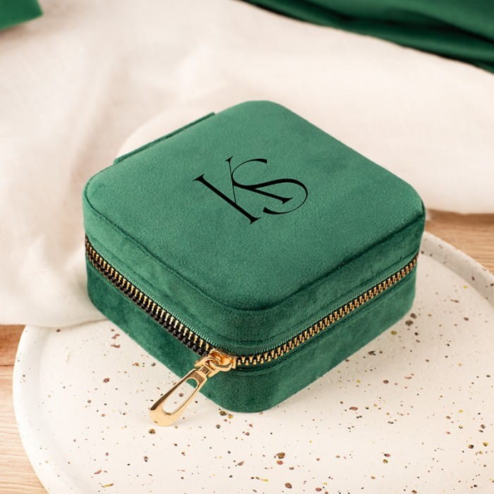 SZKATUŁKA Welurowa do Przechowywania Biżuterii z Inicjałami