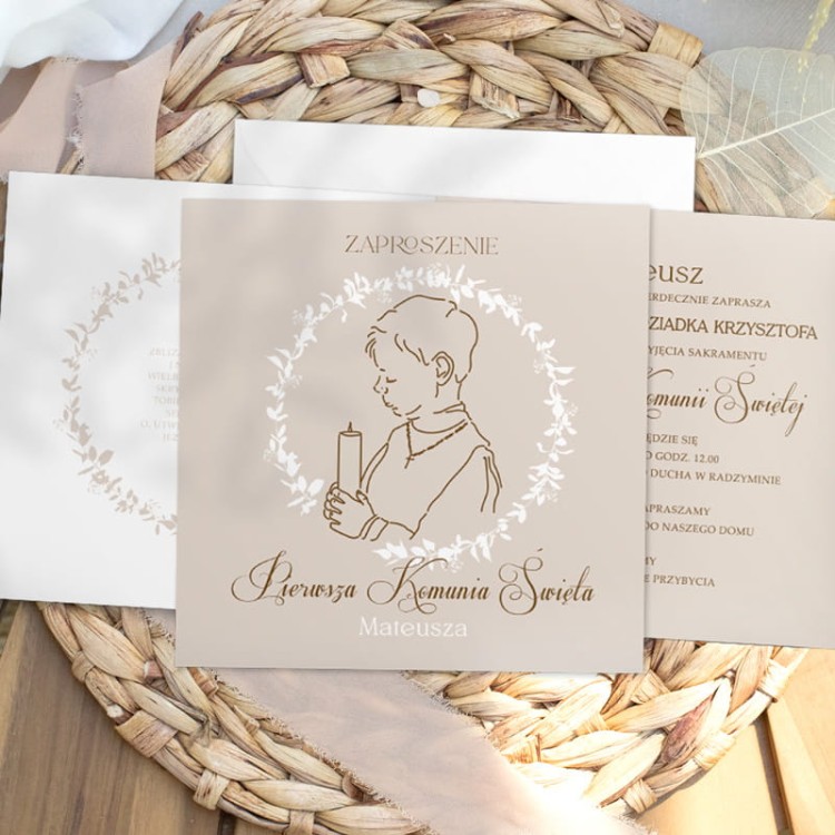 Personalizowane zaproszenie na Pierwszą Komunię Świętą chłopca.