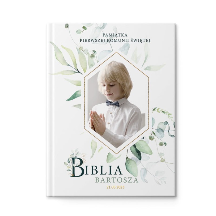 Personalizowana biblia na Pierwszą Komunię Świętą ze zdjęciem dziecka w modlitwie.