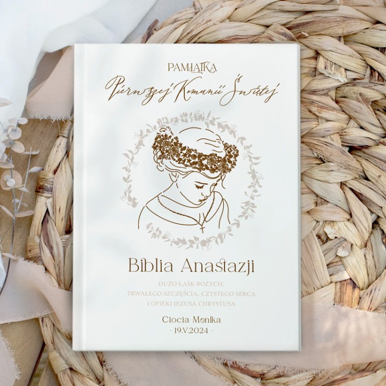 Biblia personalizowana dla dziecka z imieniem dziecka i  ilustracją dziewczynki w wianku