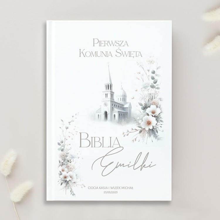 Personalizowana Biblia exclusive z białą okładką i ilustracją kościoła na Pierwszą Komunię Świętą.