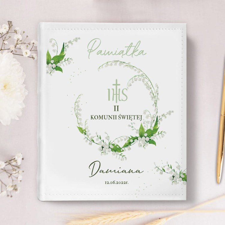 Album na wklejane zdjęcia Pamiątka na Drugą Komunię Świętą.