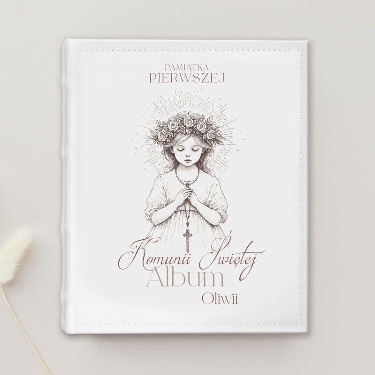 Album komunijny dla dziewczynki z imieniem i elegancką grafiką