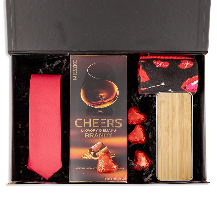 Ekskluzywny prezent dla mężczyzny – krawat, praliny i bezprzewodowy głośnik