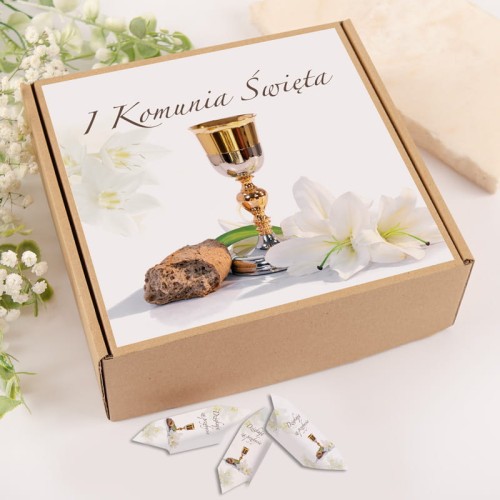 Krówki komunijne w pudełku z komunijną grafiką.