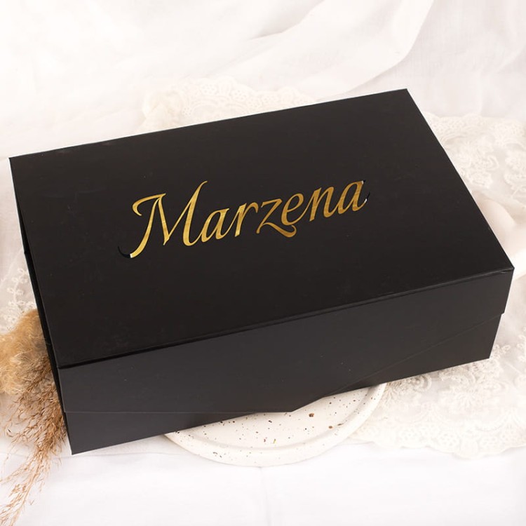 prezent elegancki box podziękowania dla chrzestnych Komunia Św. w czarnym pudełku