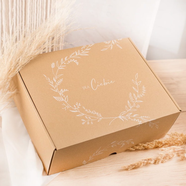 Prezent ślubny dla świadka z personalizowanym opakowaniem.