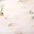 Bieżnik na chrzest wykonany z materiału z eleganckim motywem liści.