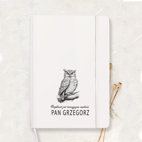 Personalizowany notatnik z imieniem to elegancki prezent dla nauczyciela na zakończenie roku szkolnego.