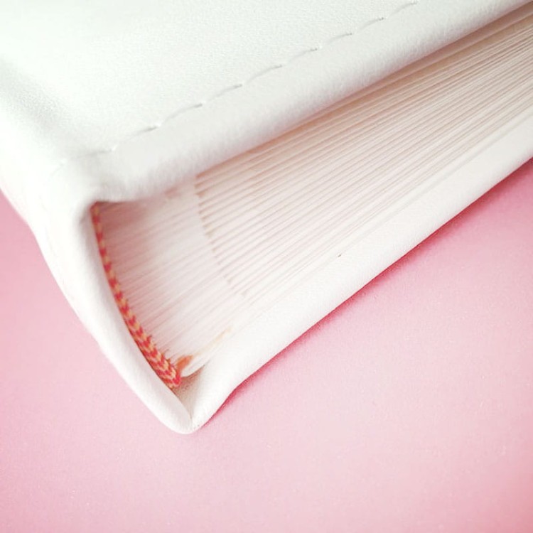 Subtelny album pamiątkowy