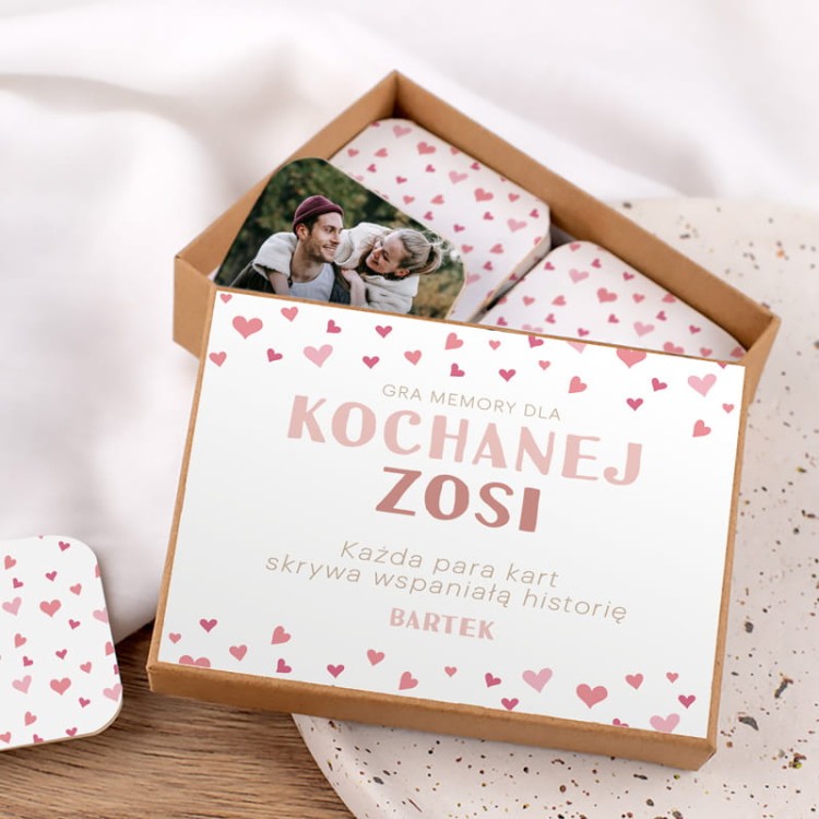Romantyczna gra memory ze wspólnymi fotografiami