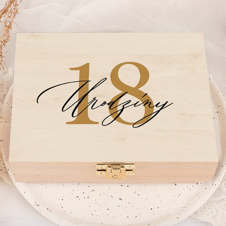 drewniane-pudeleczko-prezent-na-osiemnastkę