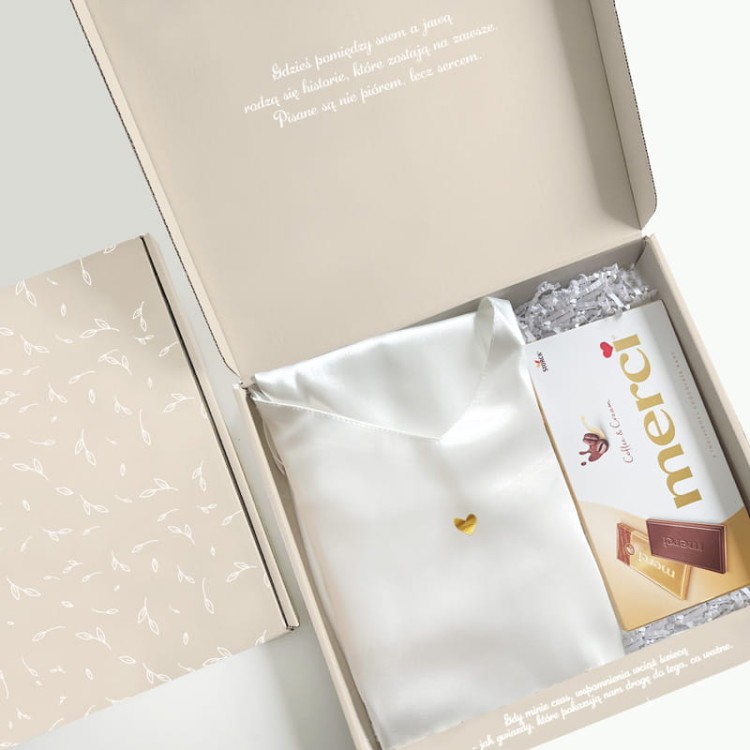 Zestaw prezentowy z satynową halką.