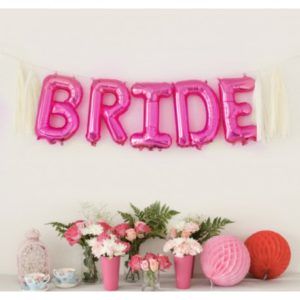 Balon w kształcie napisu Bride to świetna dekoracja na wieczór panieński w domu!